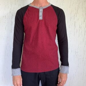 BDG Men’s Long Sleeve Henley Medium Red/Gray/Black